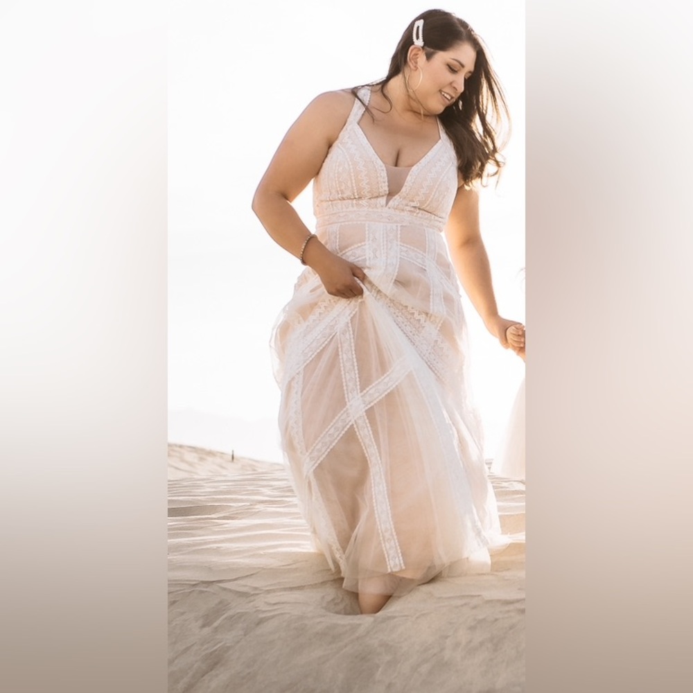 City Chic Lace dress